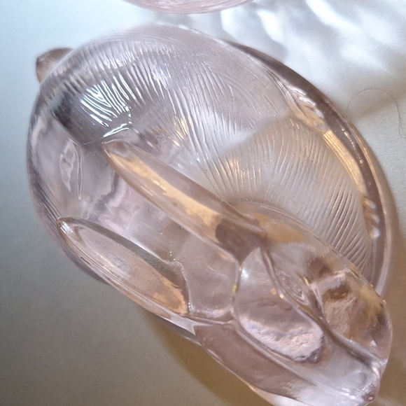 Embossed Pink Glass Bunny on Woven Basket Style Nest Trinket/Candy Dish - Picture 4 of 9